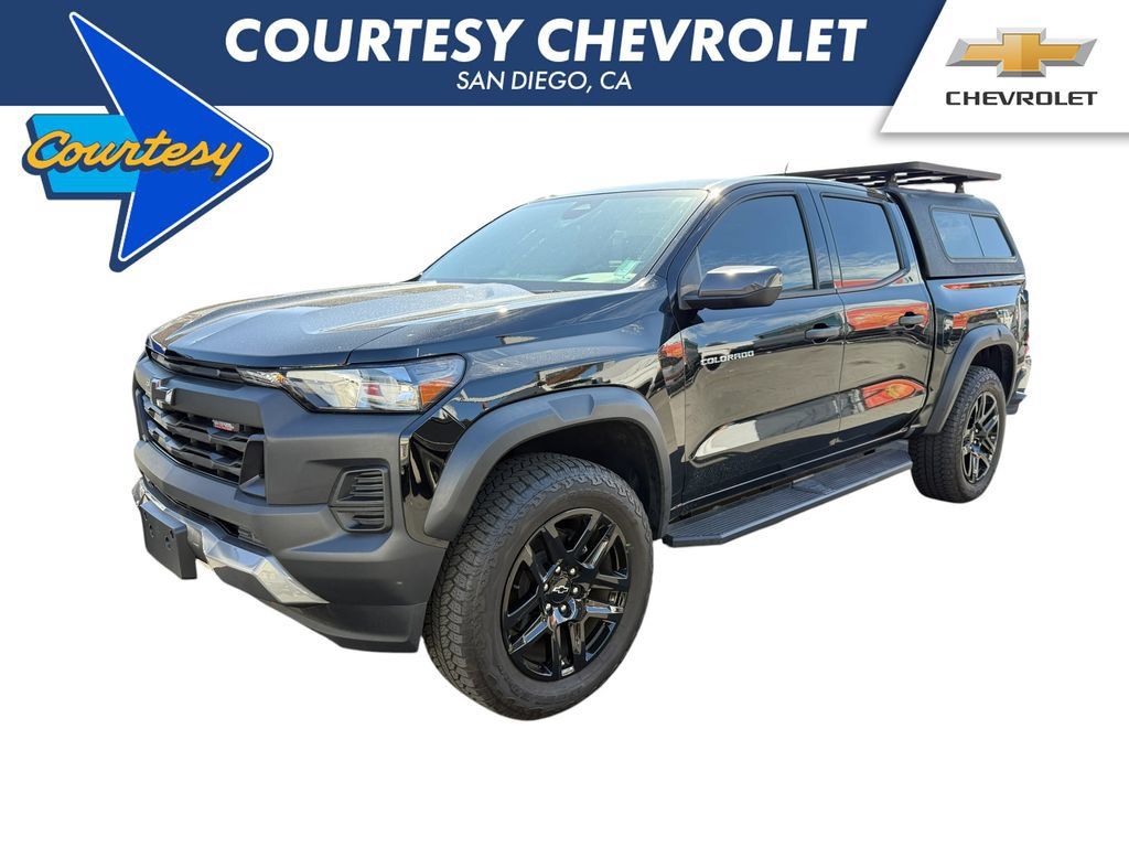 Used 2025 Chevrolet Colorado Trail Boss AWD/4WD image 1