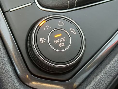 Certified 2024 Volkswagen Tiguan SE R-Line image 26