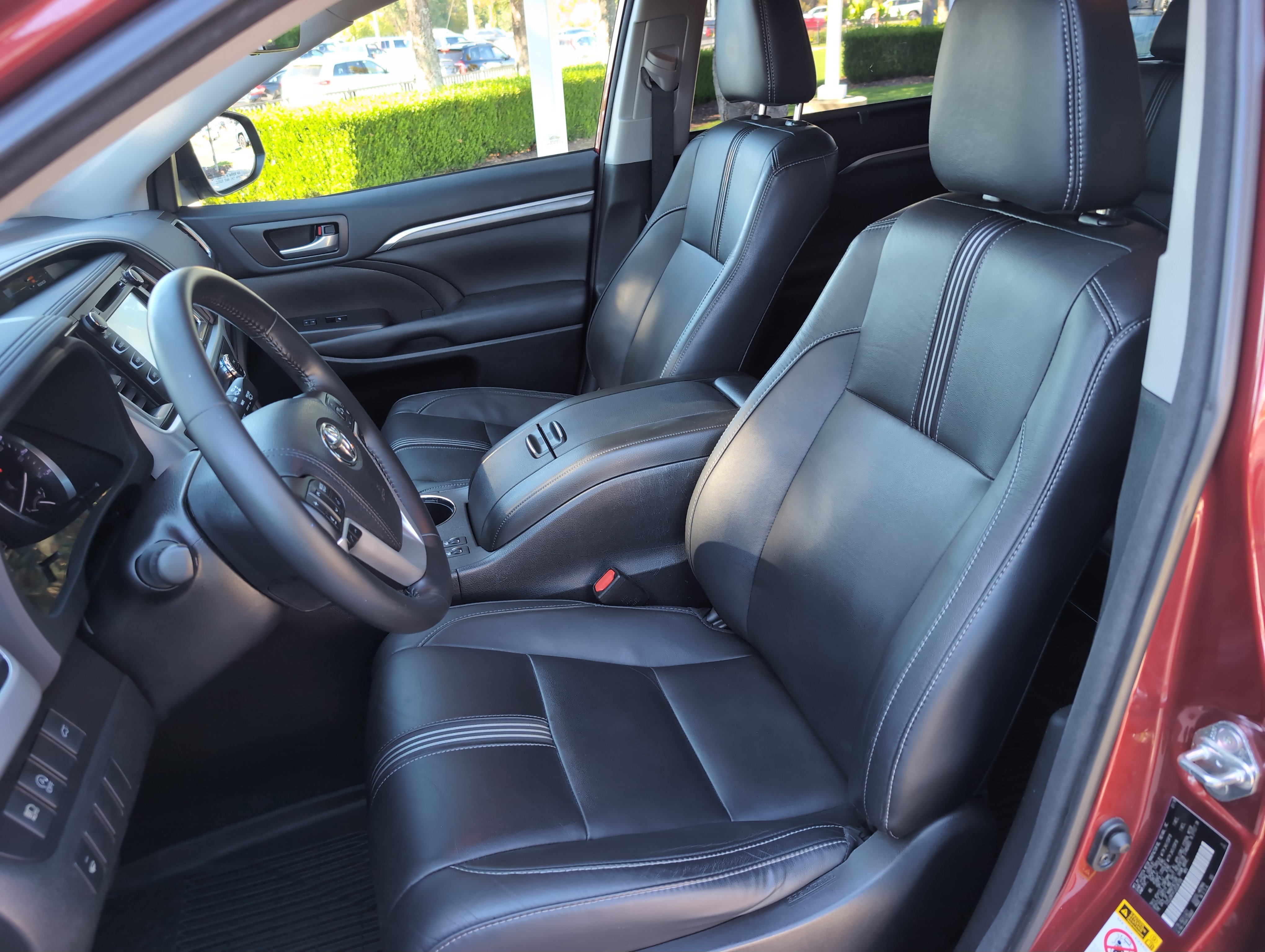 Used 2018 Toyota Highlander SE AWD/4WD image 16