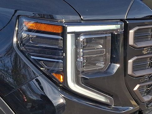 Used 2025 GMC Sierra 1500 AT4X image 9