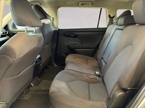 Used 2023 Toyota Highlander LE FWD image 13