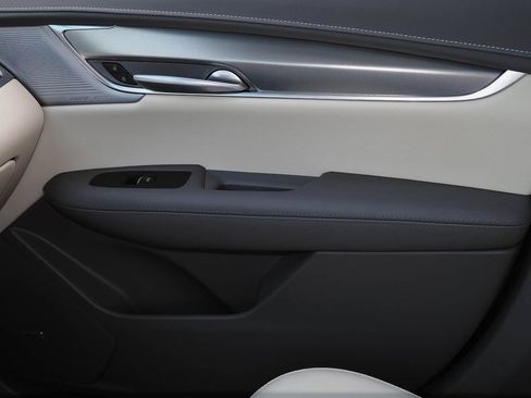 Certified 2025 Cadillac XT5 Premium Luxury FWD image 20