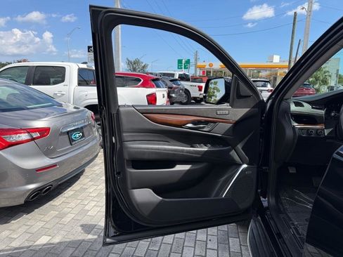 Used 2020 Cadillac Escalade ESV Luxury image 11