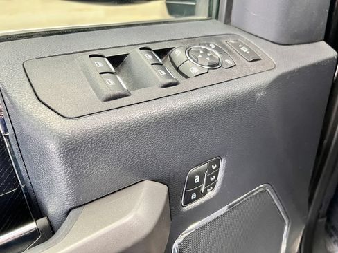 Used 2022 Ford F350 Platinum w/ FX4 Off-Road Package AWD/4WD image 25