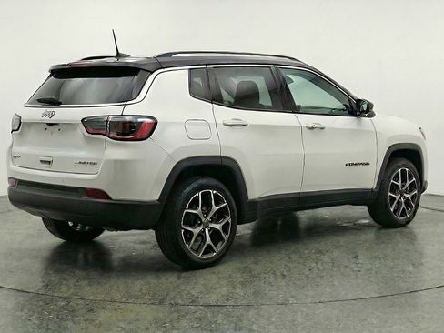 Used 2025 Jeep Compass Limited image 9