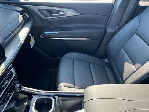 New 2026 Chevrolet Traverse LT w/ Sun and Wheel Package FWD image 10