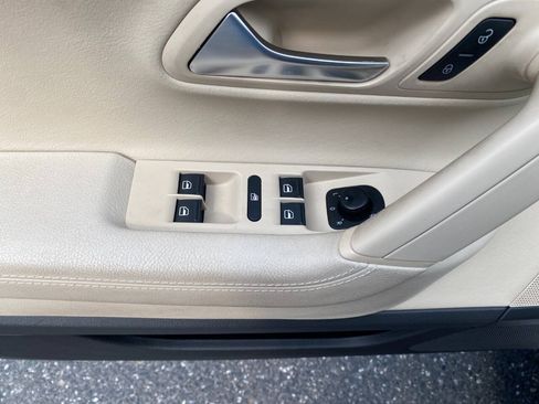 Used 2010 Volkswagen CC Sport FWD image 12