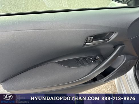 Used 2025 Toyota Corolla LE FWD image 7