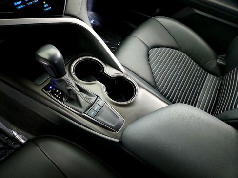 Used 2024 Toyota Camry SE image 11