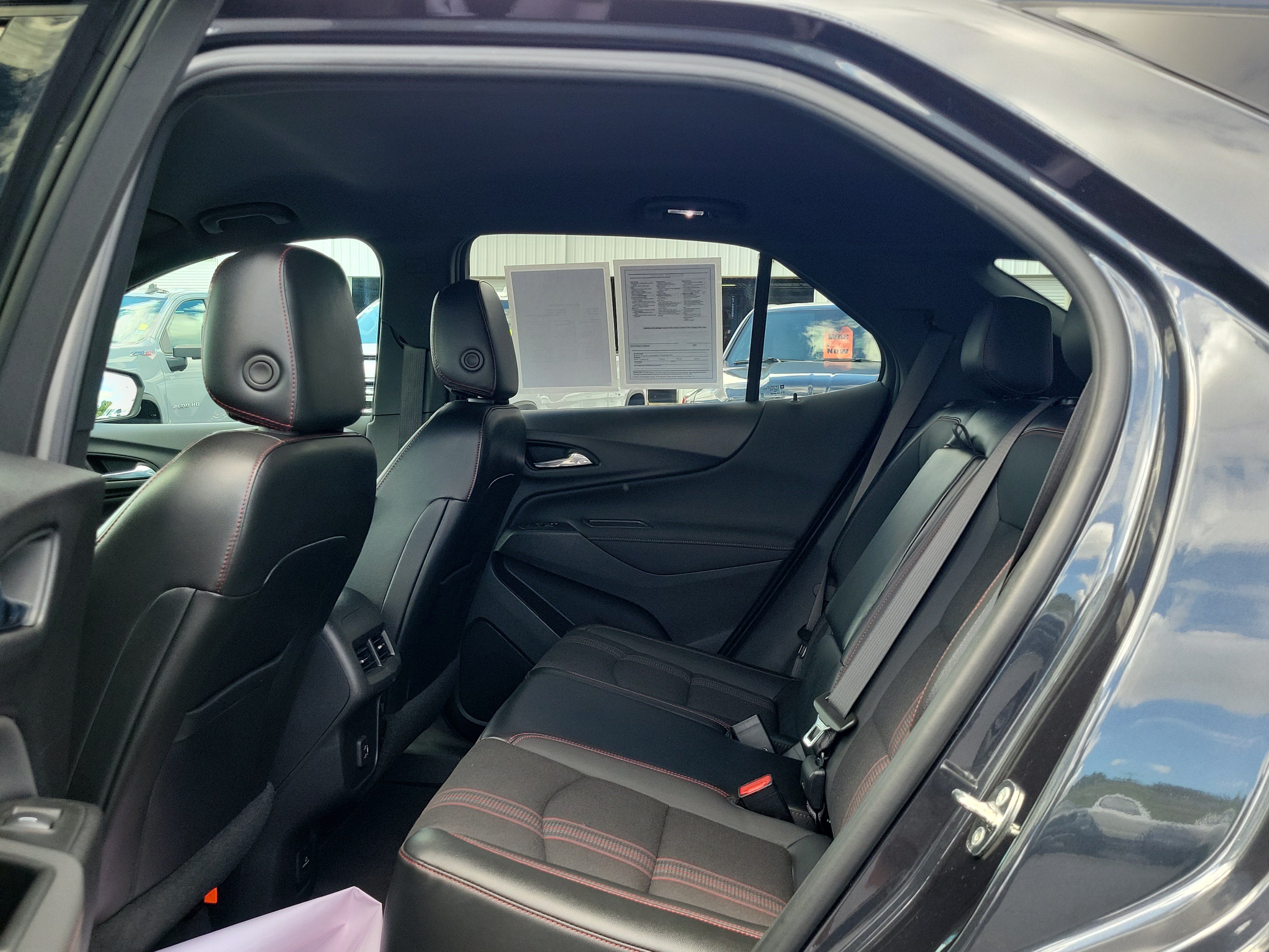 Used 2022 Chevrolet Equinox RS w/ Infotainment Package FWD image 13