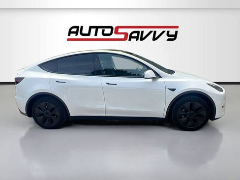 Used 2024 Tesla Model Y Long Range RWD image 8