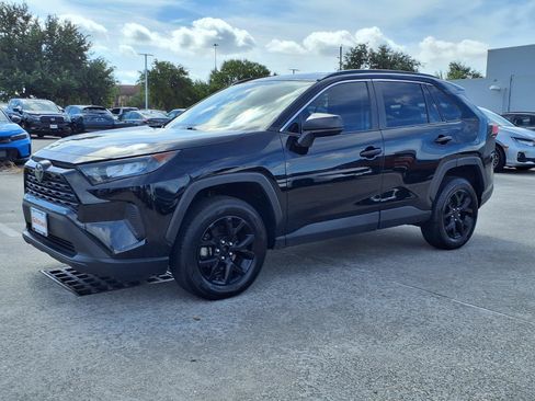 Used 2021 Toyota RAV4 LE FWD image 21