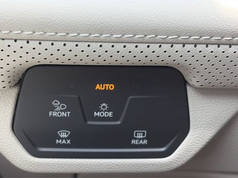 Certified 2026 Volkswagen Atlas SE w/ Panoramic Sunroof Package FWD image 15
