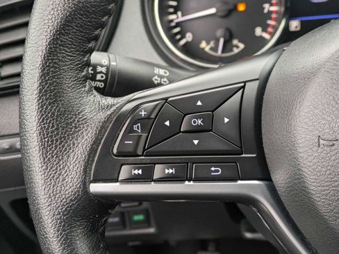 Used 2020 Nissan Rogue SV image 22