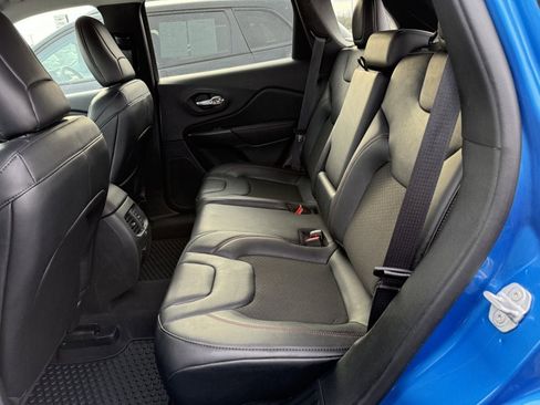 Used 2022 Jeep Cherokee Trailhawk w/ Trailer Tow Group AWD/4WD image 13