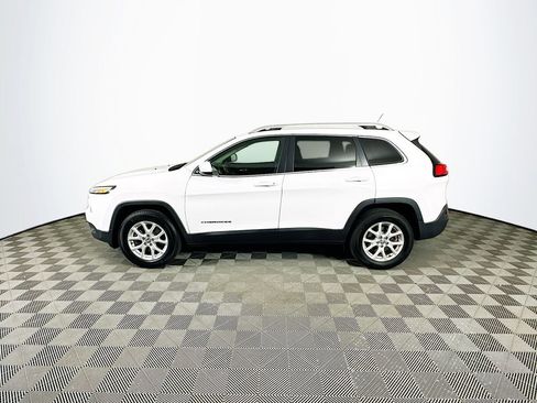 Used 2016 Jeep Cherokee Latitude w/ Cold Weather Group AWD/4WD image 6