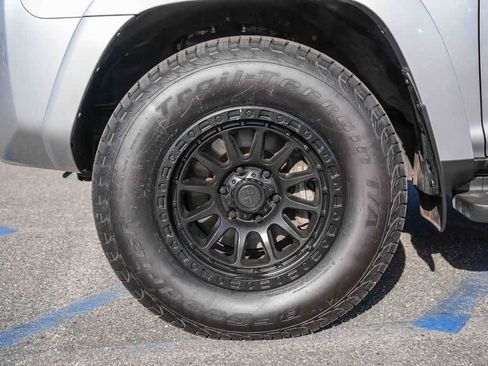 Used 2022 Toyota 4Runner SR5 AWD/4WD image 11