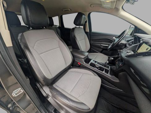 Used 2017 Ford Escape SE w/ Equipment Group 201A FWD image 22