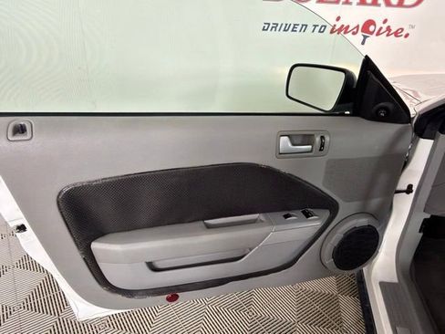 Used 2009 Ford Mustang Premium RWD image 14