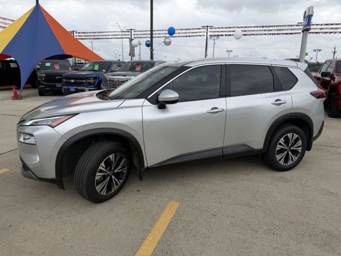 Used 2023 Nissan Rogue SV FWD image 11