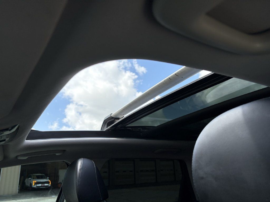 Used 2022 Kia Sorento SX w/ Panoramic Sunroof Package AWD/4WD image 22