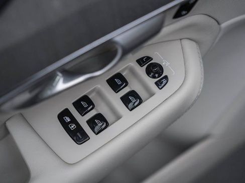 Used 2024 Volvo XC90 B6 Plus w/ Protection Package image 38