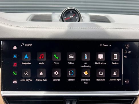 Certified 2023 Porsche Cayenne AWD/4WD image 33