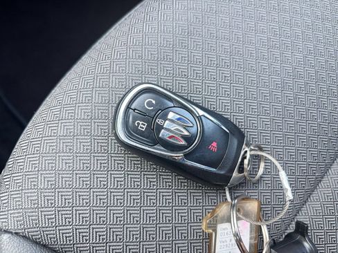 Used 2025 Buick Encore GX Preferred FWD image 17