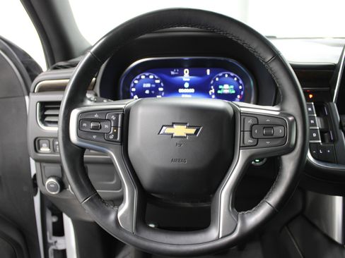 Used 2023 Chevrolet Suburban Premier image 9
