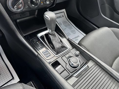 Used 2018 MAZDA MAZDA3 Sport image 19