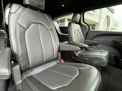Used 2025 Chrysler Pacifica Select FWD image 27