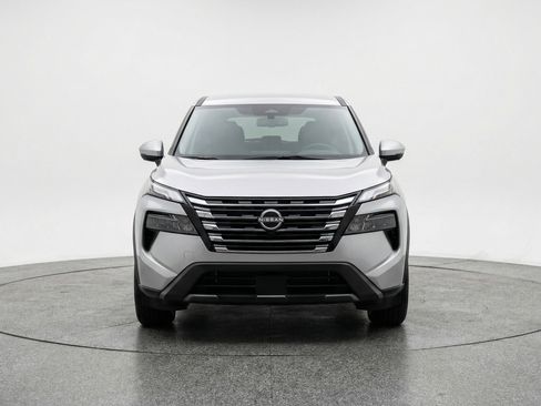 Used 2025 Nissan Rogue SV FWD image 2
