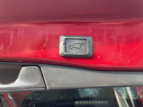 Used 2023 Toyota RAV4 XLE Premium image 50