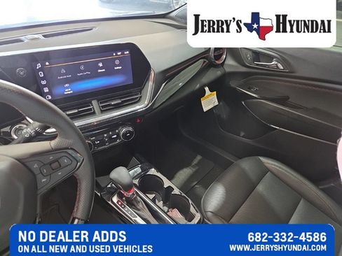 Used 2025 Chevrolet Trax RS w/ Driver Confidence Package FWD image 14