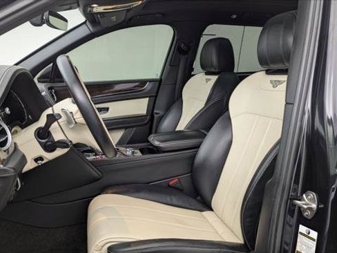 Used 2019 Bentley Bentayga AWD/4WD image 14