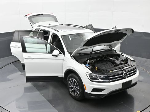 Used 2019 Volkswagen Tiguan SE w/ Panoramic Sunroof Package AWD/4WD image 45