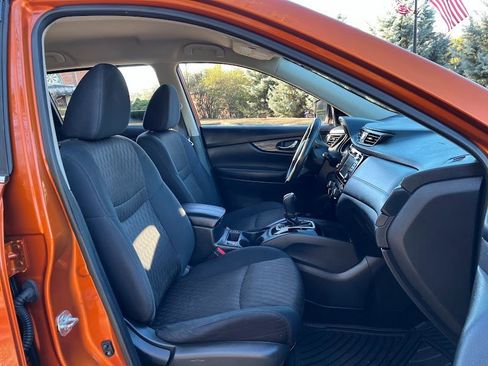 Used 2019 Nissan Rogue SV image 37