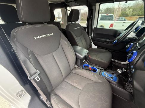 Used 2016 Jeep Wrangler Unlimited Rubicon w/ Connectivity Group image 6