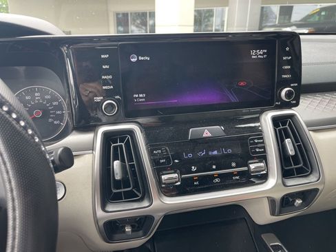 Used 2022 Kia Sorento S w/ Panoramic Sunroof Package FWD image 4