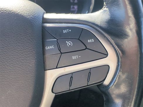 Used 2021 Jeep Grand Cherokee Laredo image 27