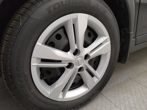 Used 2021 Nissan Kicks S FWD image 31