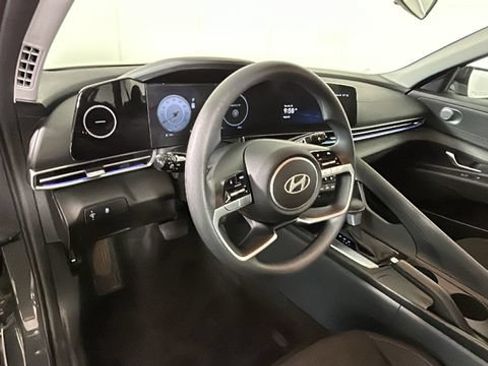 Used 2024 Hyundai Elantra SEL FWD image 13