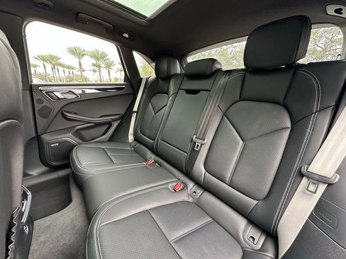 Certified 2025 Porsche Macan image 36