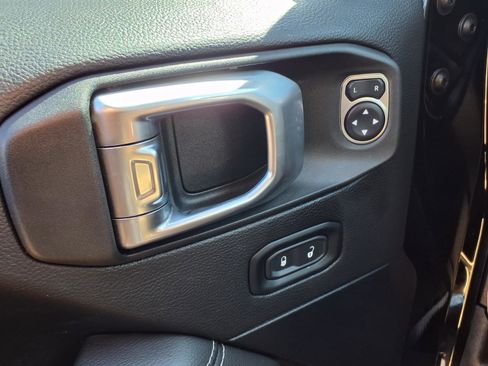 Used 2021 Jeep Wrangler Unlimited Sahara image 10