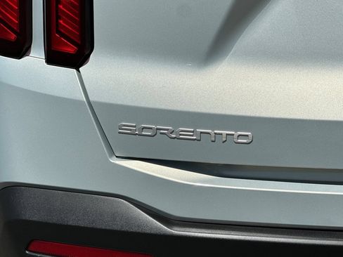 Certified 2026 Kia Sorento LX FWD image 33