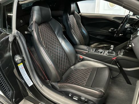 Used 2017 Audi R8 V10 w/ Carbon Exterior Package image 22