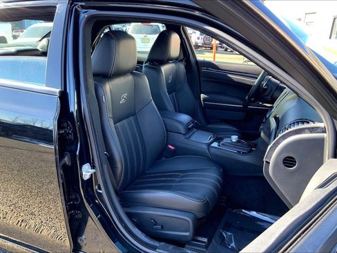Used 2018 Chrysler 300 S w/ Safetytec Plus Group image 7