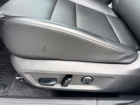 Certified 2025 Nissan Rogue SV w/ SV Premium Package FWD image 22