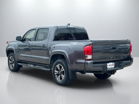 Used 2017 Toyota Tacoma TRD Sport w/ Tow Package RWD image 7