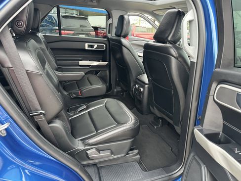 Used 2020 Ford Explorer XLT w/ Equipment Group 202A AWD/4WD image 28